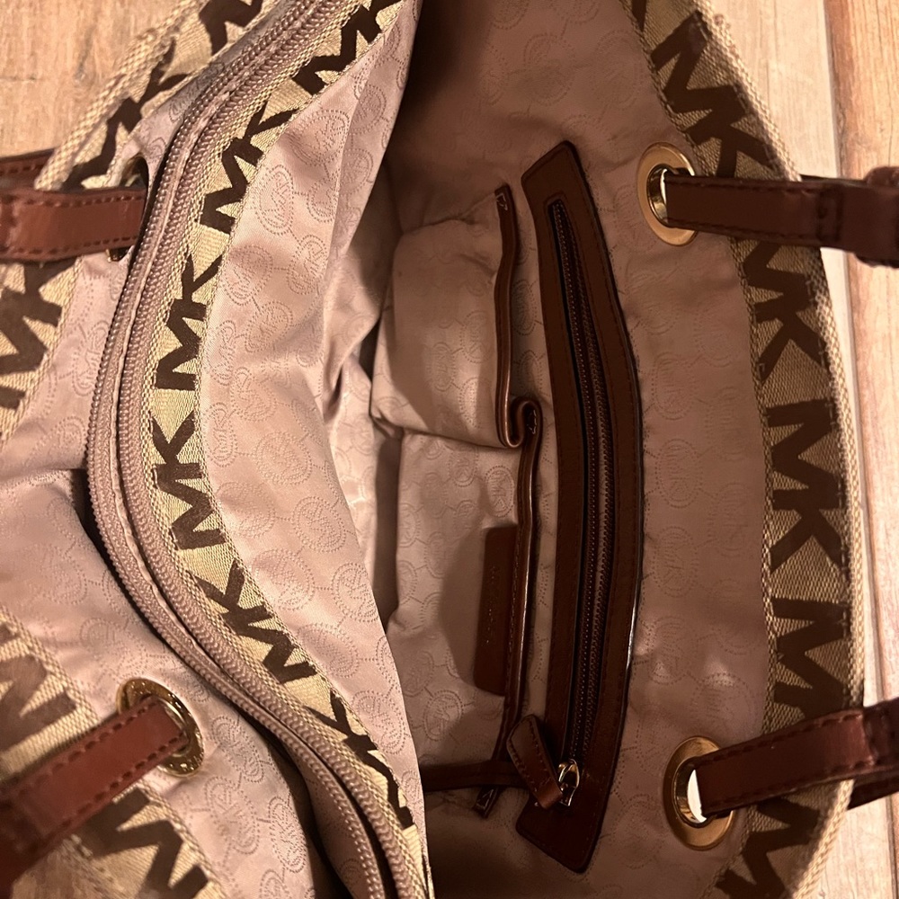 Mk purse - Picture 8 of 16